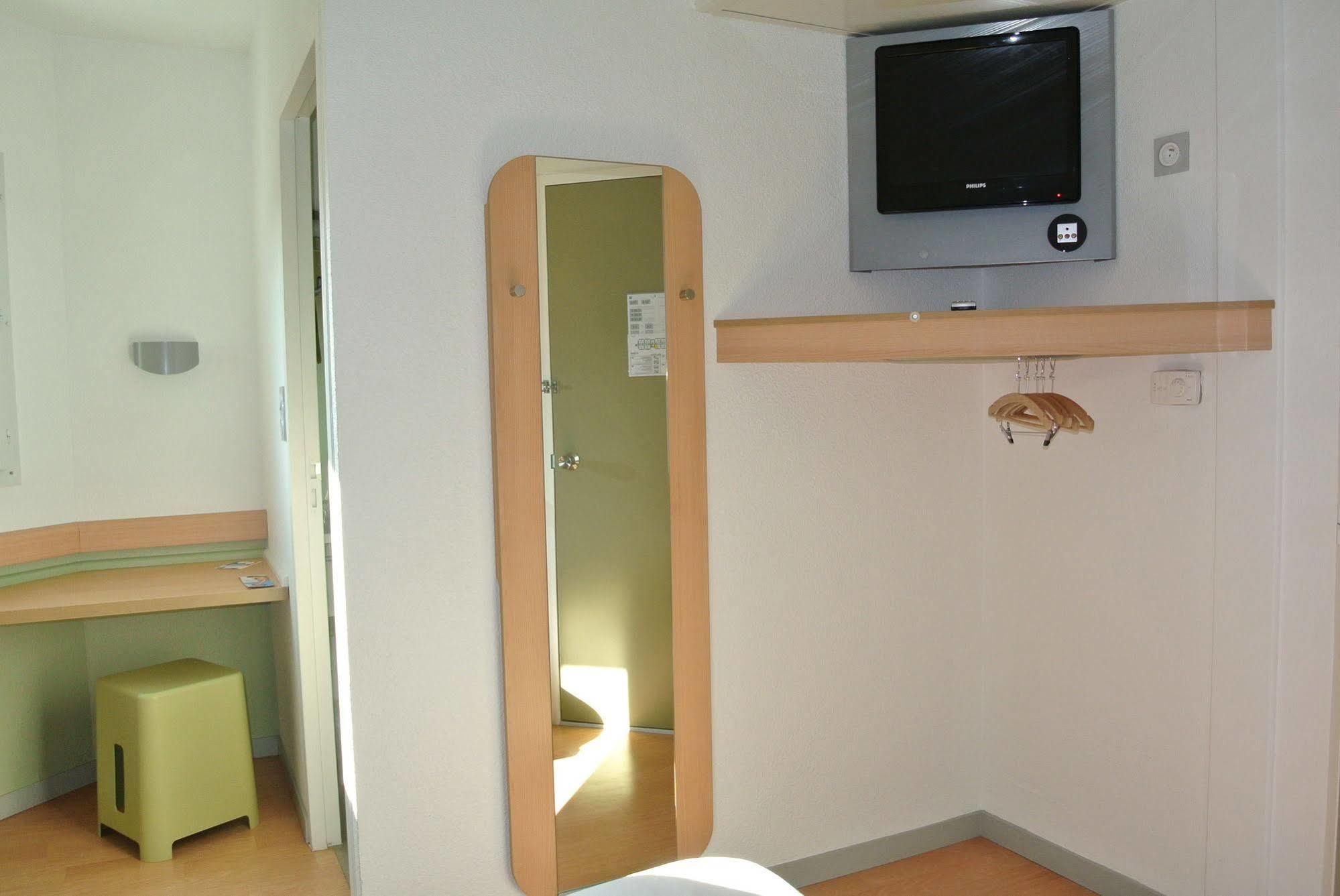 Ibis Budget Chambery Sud Challes Les Eaux Eksteriør bilde